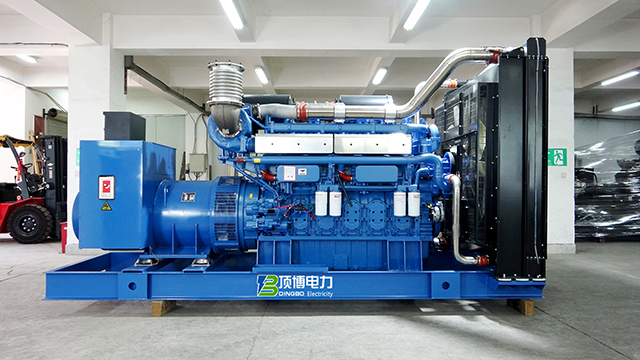 誰說下雨天就不能開工？玉柴柴油發(fā)電機(jī)組讓你電力滿滿！